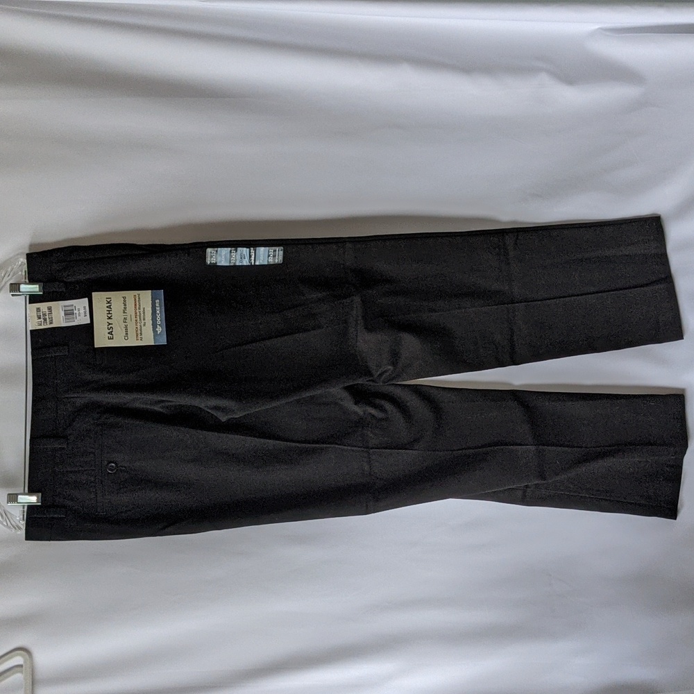 Dockers Men's Black Classic Fit
